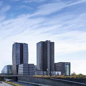 מלון Crowne Plaza Towers By Ihg